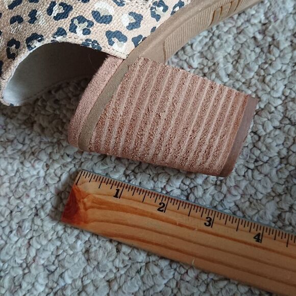 TOMS OrthoLite Majorca Cutout Sandals Natural Textured Cheetah size 7 - Picture 14 of 16